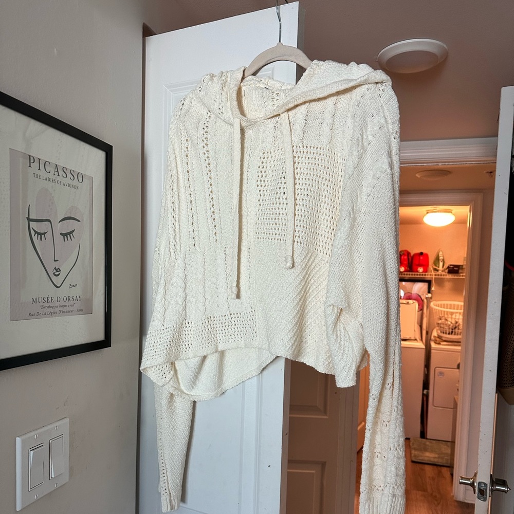 Light sweater sweatshirt